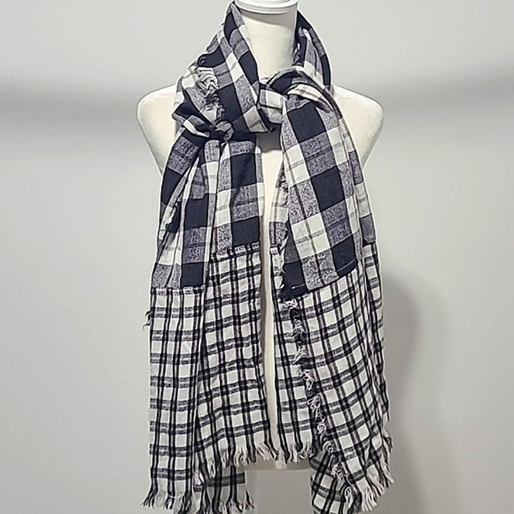 STEVE MADDEN 74"x39" WRAP SCARF PONCHO